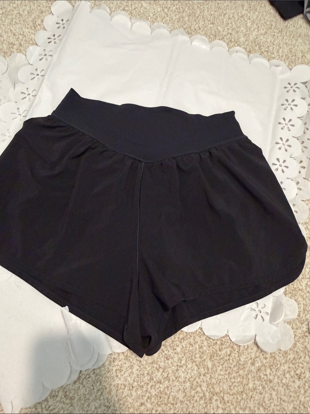 Arie Offline Stretch Waist Black Active Shorts lined with inner short